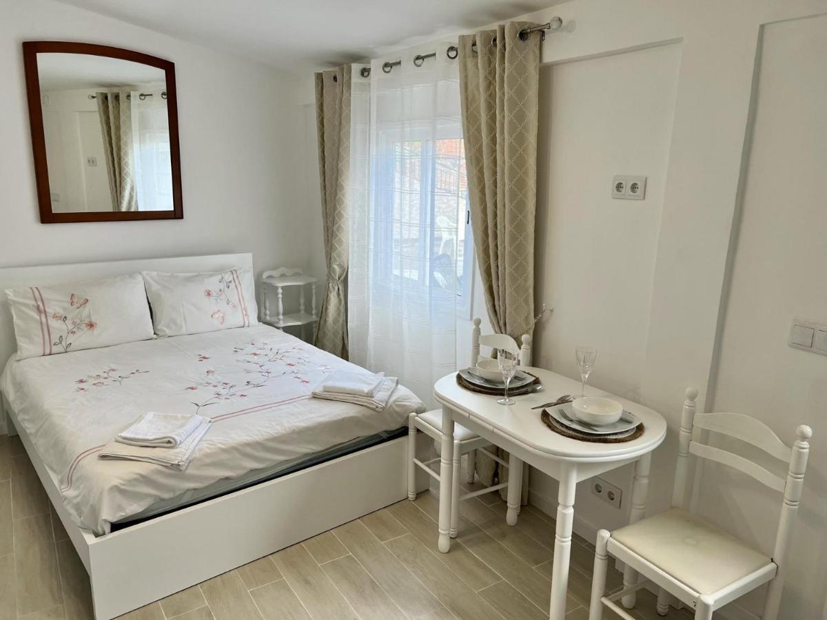 Modern Minimalist Studio With Essential Comfort Funchal  Eksteriør bilde