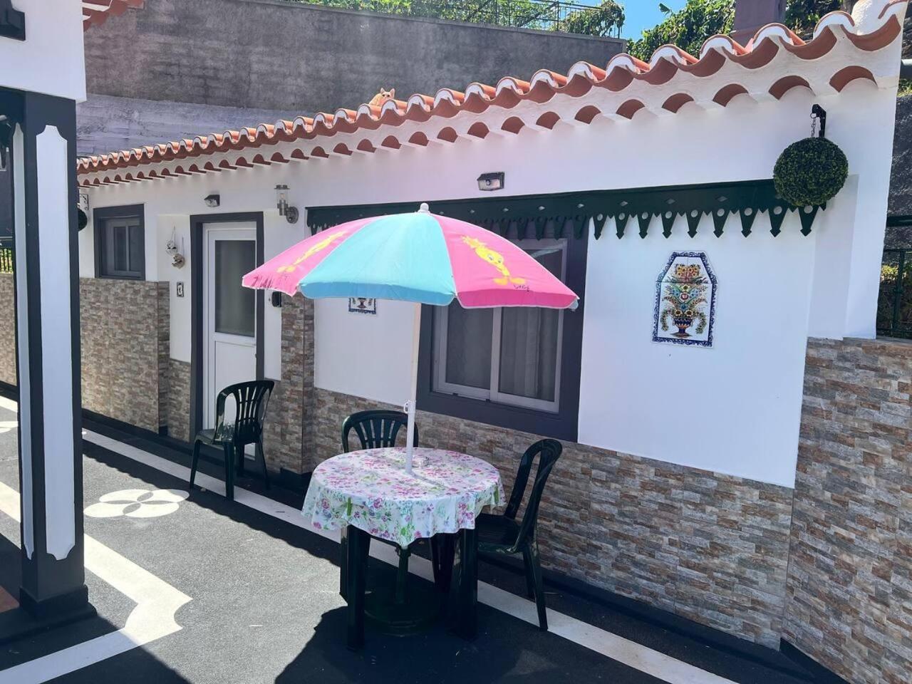 Modern Minimalist Studio With Essential Comfort Funchal  Eksteriør bilde