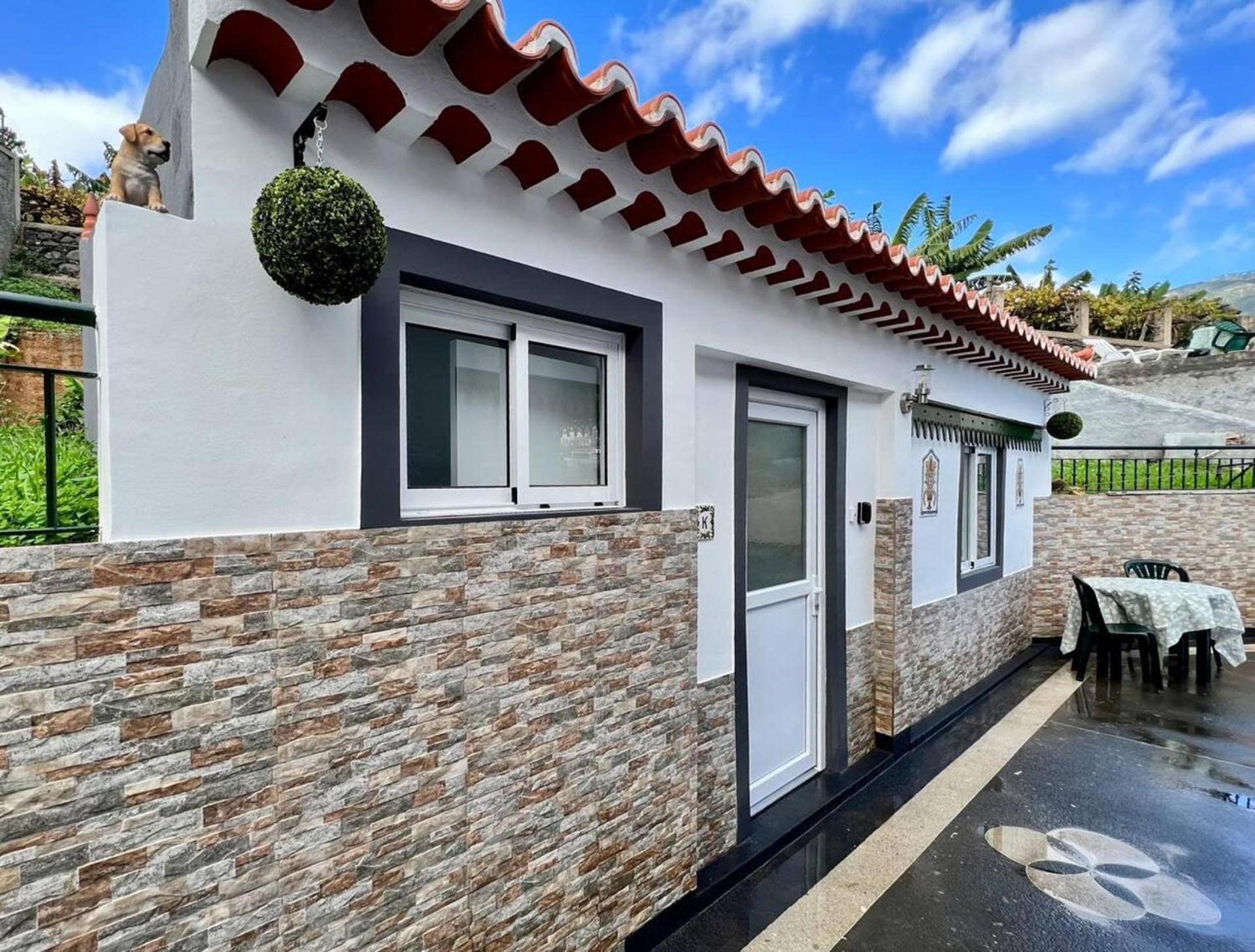 Modern Minimalist Studio With Essential Comfort Funchal  Eksteriør bilde
